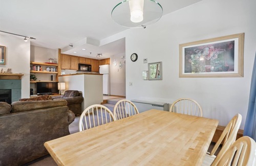 Central Vermont- Killington Condo | Pleasantly Decorated condo with access to pool and hot tub Highridge C1