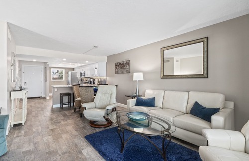 Bradenton Beach Condo | Please bear with us while we complete our hurricane repairs! Gulf View 102.