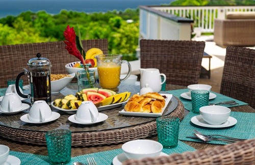Cap Estate Villa | *Please Enquire-specials available on certain weeks. Amazing 5 bedroom private villa in Cap Estate
