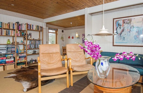 Bønnerup Strand House | Pleasing Holiday Home in Glesborg with Terrace