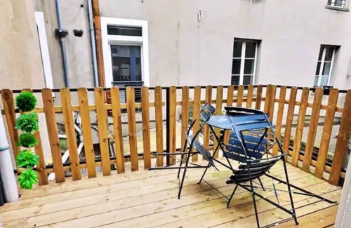 Downtown Angers Apartment | Plein center 8pers 4ch 2sdb, Terrace, billiard table