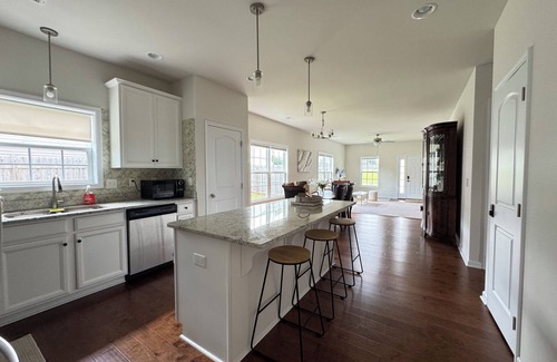 Forest House | Plum & Olive - Entire Home 15 Min to LU
