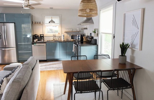 Woodfin House | Plum Perfect Hideaway by AvantStay | Near Downtown