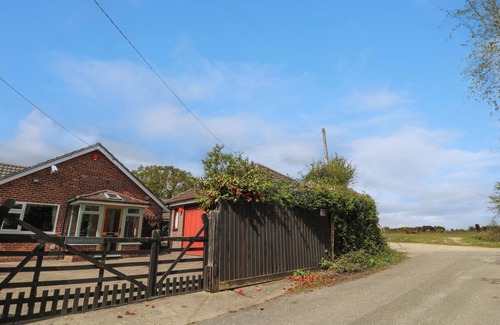 New Forest District House | PLUMMERS WATER, pet friendly, country holiday cottage in Pilley