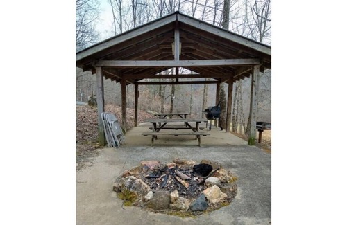 Newland House | Plumtree Mountain Retreat Studio #3