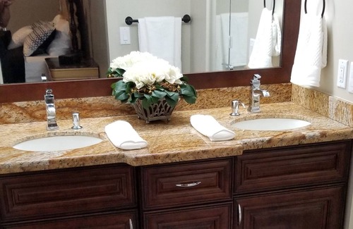 Ludlam Bed & Breakfast | Plush Suite -Private Entrance-Kitchen-Bath