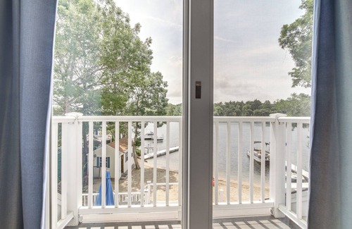 West Wareham House | Plymouth Getaway w/Private Lake Beach + Kayaks!