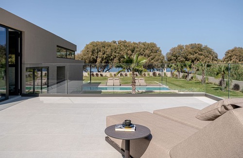 Tavronitis Villa | Pnoe Villas Seafront Experience | Deluxe Villa