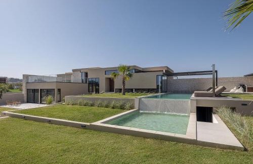 Tavronitis Villa | Pnoe Villas - Seafront Experience