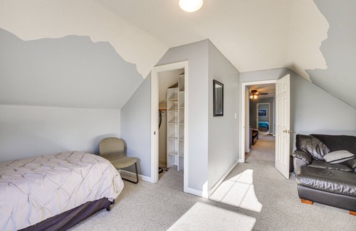Sandy Apartment | PNW Getaway w/ Pool Access Near Skiing & Hiking!