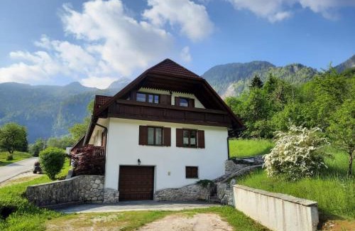 Bovec Apartment | Počitniško stanovanje PLANJA