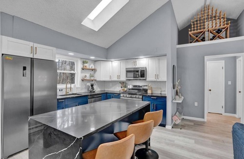 Gouldsboro House | Pocono Blue | Paddleboards, Spa, Indoor Jacuzzi, GameRoom, Lake, EV