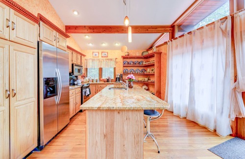 Tafton House | Pocono Chalet ~ Heated Pool ~ Sauna ~ Firepit ~ Game Room