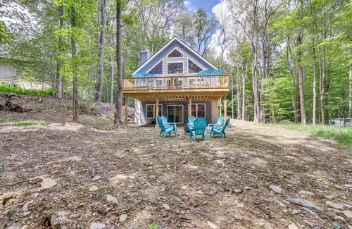 Gouldsboro House | Poconos Getaway with Indoor and Outdoor Pool Access!