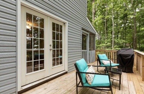 Pocono Summit House | Poconos Lake View Family Retreat/Beach,Lake/Kalahari/Camelback/Sauna/JFBB/Hiking