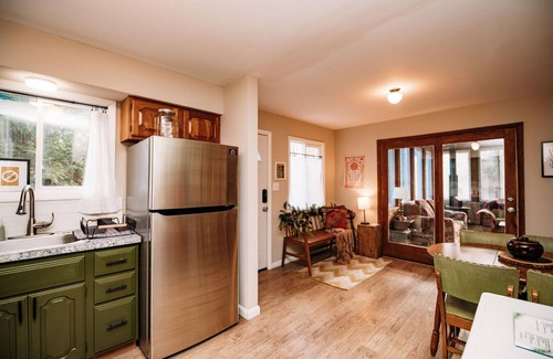 Tobyhanna Apartment | Poconos Retreat A Vintage Gem