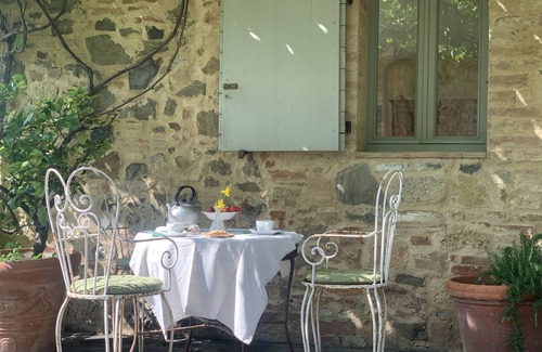 Pienza House | Podere Fontebernardi, authentic Tuscan farmhouse overlooking Pienza.