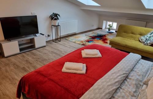Hradec Kralove Apartment | Podkrovní studio na Velkém náměstí s Wi-Fi zdarma