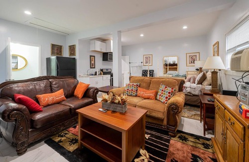 Hendersonville House | Poeima Studio Apartmentis a conducive place to enjoy peace and quietness