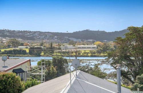 Red Beach Apartment | Pohutukawa Estuary Views