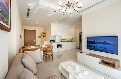 District 10 Apartment | POI 5 4412b 2br in Vinhome Central Park
