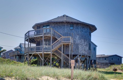 Buxton Cottage | Point Break Cottage- Steps to Beach- Community Pool & Spa