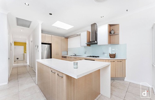 Bulli House | Point Bulli. Escarpment views, 2 minute walk to Sandon Point beach