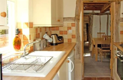 Westbrook Court Cottage | POINT COTTAGE, pet friendly, with open fire in Preston-On-Wye