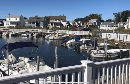 Old Lyme House | Point O Woods House walk to private beach