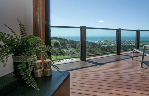 Apollo Bay Villa | Point of View Villa 3 of 5 - Couples Retreat