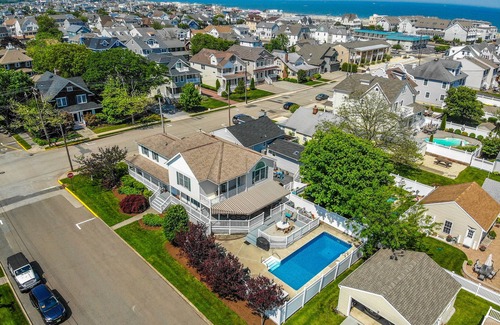 Point Pleasant Beach Villa | Point Pleasant Beach 6 bed w/pool 2 blocks from the beach