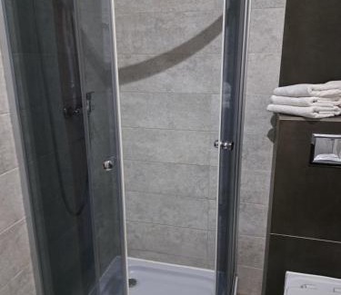 Tomaszow Mazowiecki Apartment | Pokoj trzyosobowy osobne łóżka Quick Check In