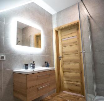 Nowecin House | Pokoje Gościnne Fuksja