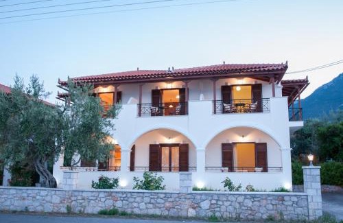 Poulithra Hotel | Polichni