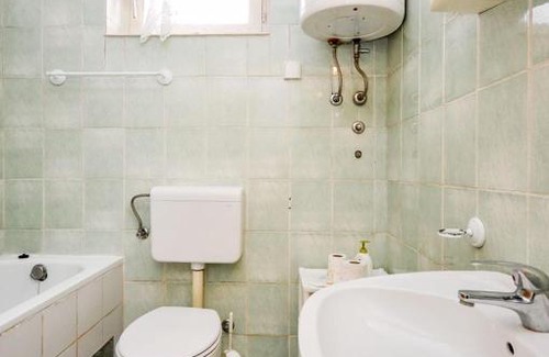 Poljanak Apartment | Poljanak Apartment Sleeps 3 WiFi