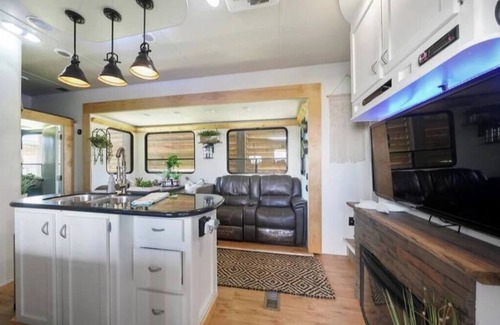 Crystal Beach House | Polly in Paradise, 2 bdrm camper
