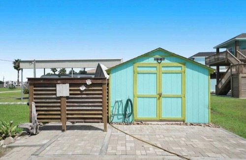 Crystal Beach House | Polly in Paradise, 2 bdrm camper