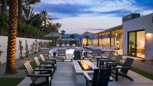 La Quinta House | Polo Villa Aura 2 Homes Pickleball Putting Green Sleeps 32