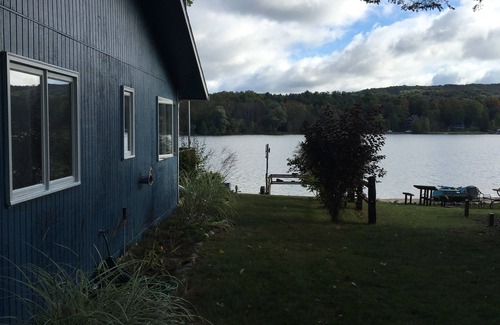 Central Lake Cottage | Polski Cottages on Intermediate Lake