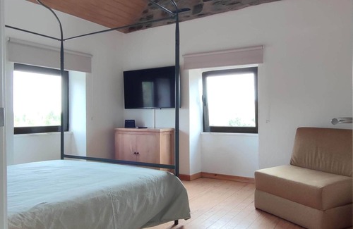 Serta Cottage | Pomar das Oliveiras with swimming pool, free EV charging, Pet friendly