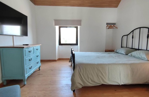 Serta Cottage | Pomar das Oliveiras with swimming pool, free EV charging, Pet friendly