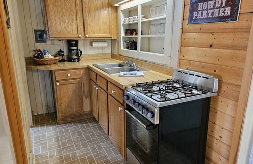 Nathrop Cabin | Pomeroy Cabin at Deer Valley with geothermal pool & more! Family & Pet Friendly