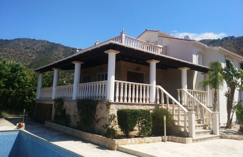 Pachyammos Villa | POMOS HARBOUR VIEW VILLA 3, PRIVATE POOL, FOR FAMILIES WITH KIDS AND COUPLES