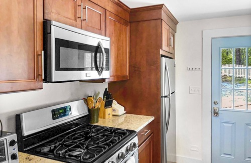 Harwich Cottage | Pond Front Beach Pet Friendly AC WiFi