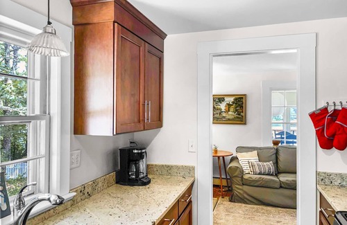 Harwich Cottage | Pond Front Beach Pet Friendly AC WiFi