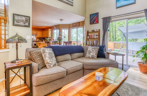Clackamas House | Pond, Hot Tub, Sauna! 3/2 Home Close to Portland: Duck Crossing