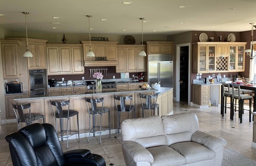 Selah House | Pond Suite at Chateau Valhalla