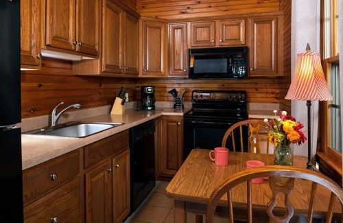 Steeles Tavern Cabin | Pond View Cabin, Hot tub and on site Spa!