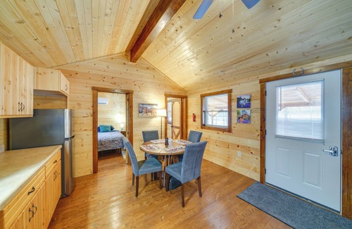 La Grange Cabin | Pond-View Cabin Near Louisville on Racehorse Farm!