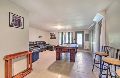 Woodbridge House | Pond-View Deck and Pool Table Woodbridge Haven!